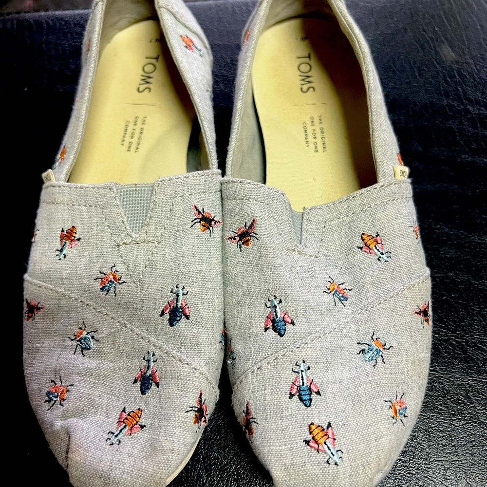 Tom’s Flats size 7